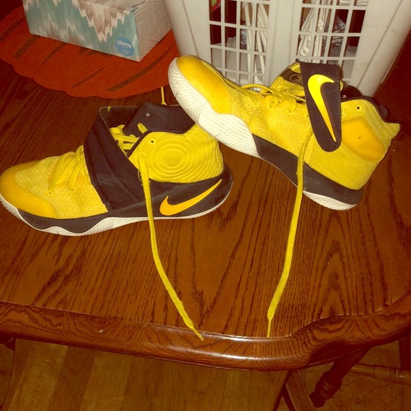 Nike basketball shoes - Picture 1 of 1